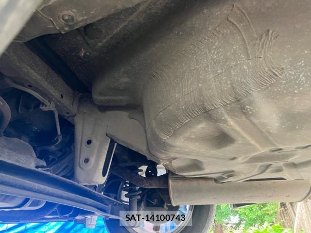 Toyota PREMIO 2013-07 7329391-12