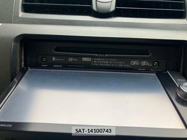 Toyota PREMIO 2013-07 7329391-17