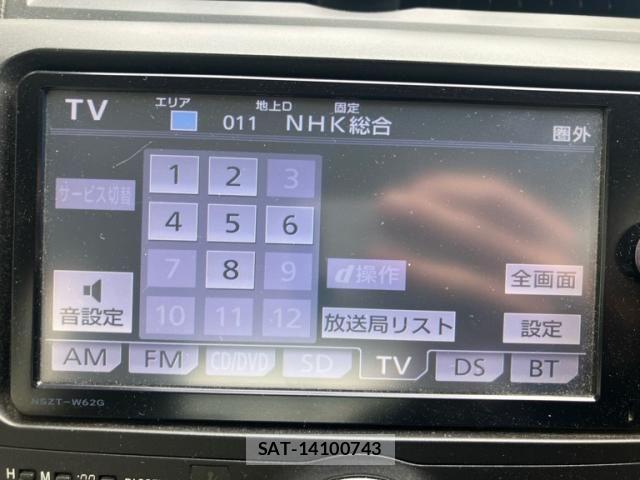 Toyota PREMIO 2013-07 7329391-20
