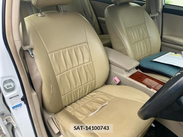 Toyota PREMIO 2013-07 7329391-24