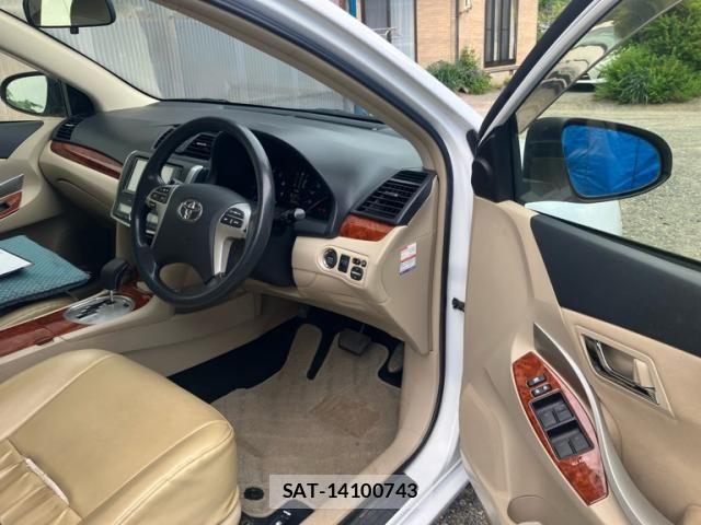 Toyota PREMIO 2013-07 7329391-25