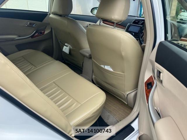 Toyota PREMIO 2013-07 7329391-26