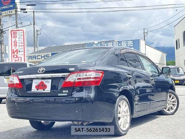 Toyota PREMIO 2011-07 7456804-2