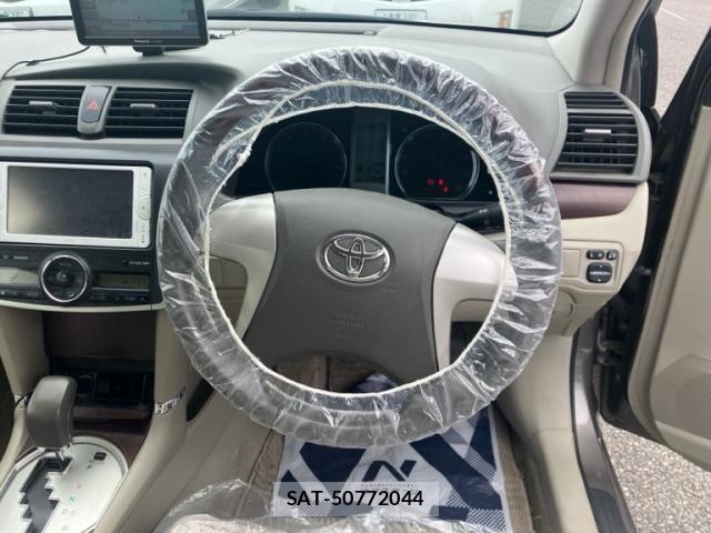 Toyota PREMIO 2012-06 8101227-9