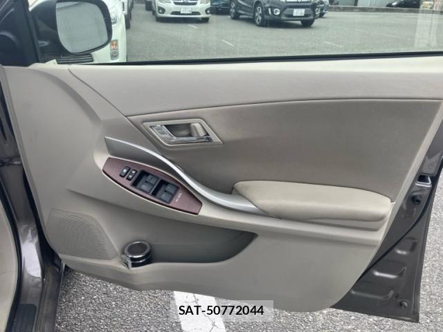 Toyota PREMIO 2012-06 8101227-15