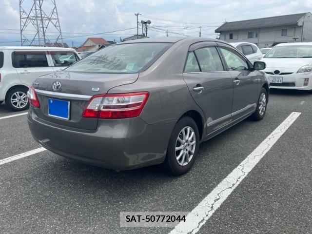 Toyota PREMIO 2012-06 8101227-1