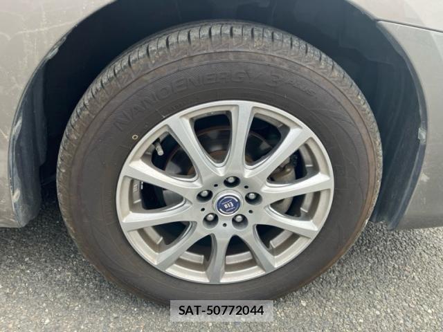 Toyota PREMIO 2012-06 8101227-3