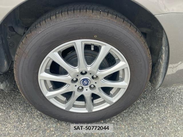 Toyota PREMIO 2012-06 8101227-4