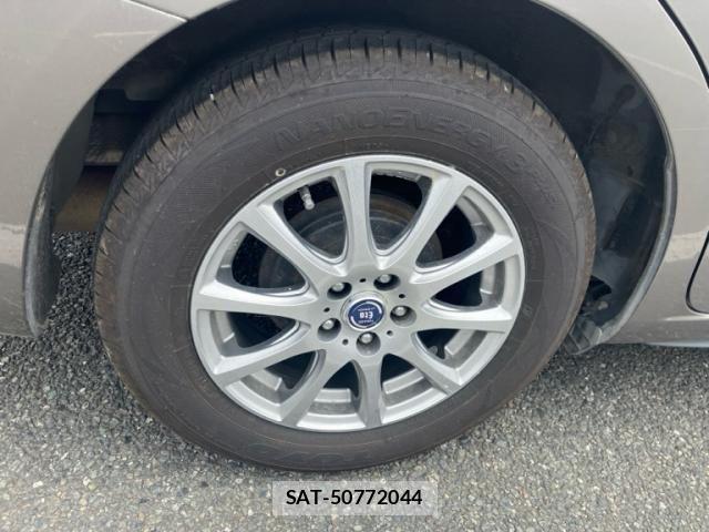Toyota PREMIO 2012-06 8101227-5