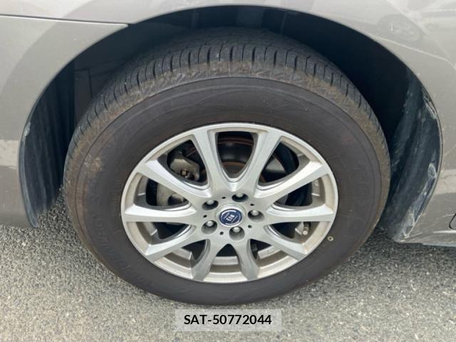 Toyota PREMIO 2012-06 8101227-6