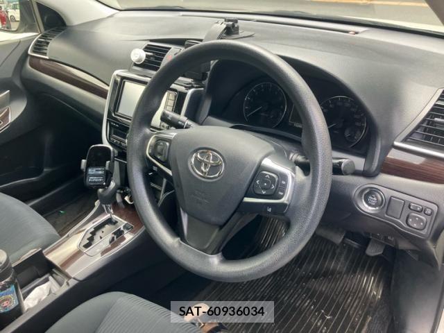 Toyota PREMIO 2017-09 8101225-11