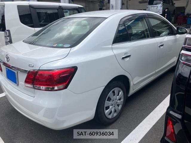 Toyota PREMIO 2017-09 8101225-4
