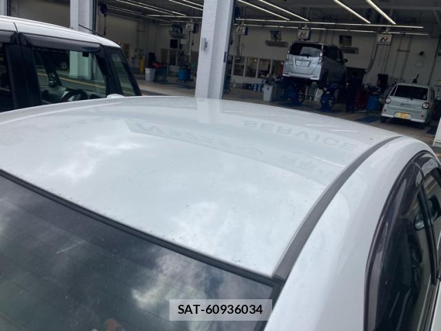 Toyota PREMIO 2017-09 8101225-6