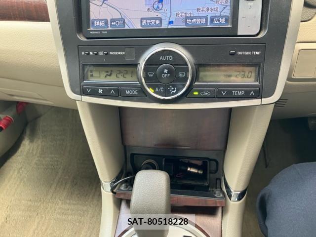 Toyota PREMIO 2011-08 8131916-9