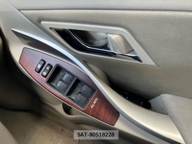 Toyota PREMIO 2011-08 8131916-12