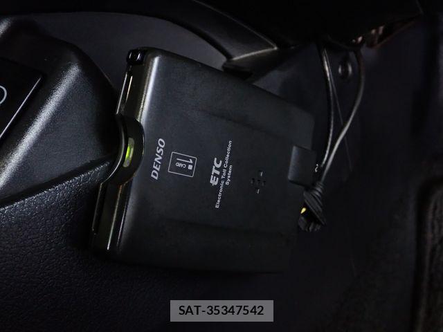 Toyota PREMIO 2018-05 8159016-11