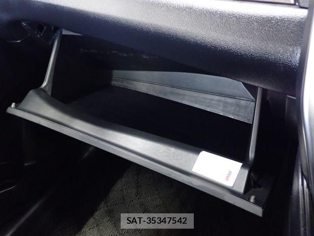 Toyota PREMIO 2018-05 8159016-13