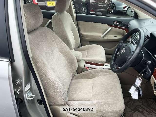 Toyota PREMIO 2003-07 8209565-8