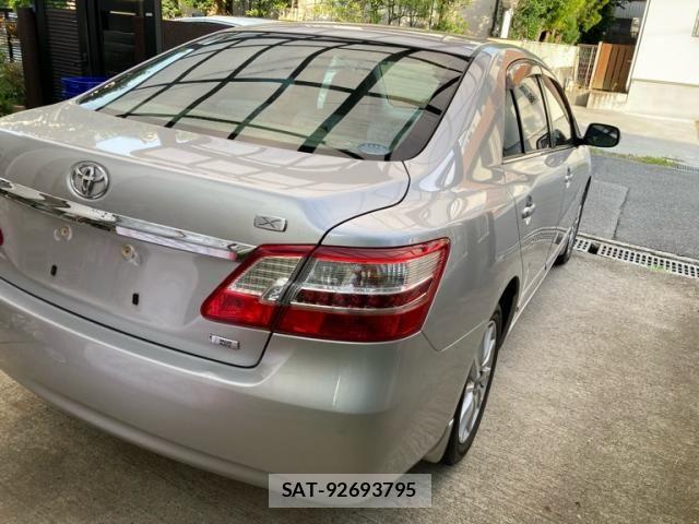 Toyota PREMIO 2012-03 8246349-3