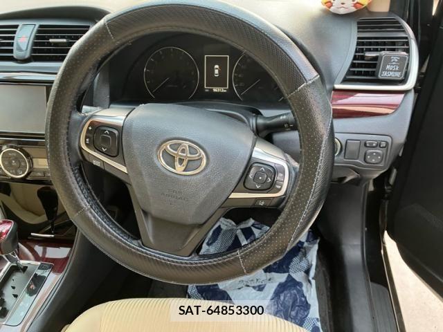 Toyota PREMIO 2016-07 8246348-11