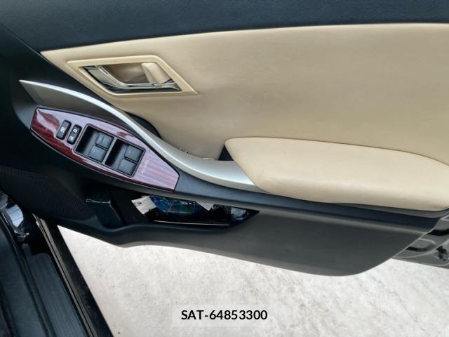Toyota PREMIO 2016-07 8246348-12