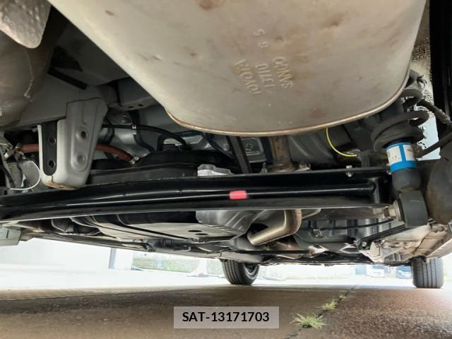 Toyota PREMIO 2016-09 8316410-9
