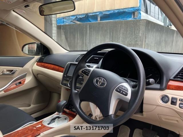 Toyota PREMIO 2016-09 8316410-12