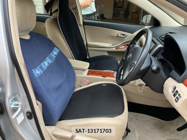 Toyota PREMIO 2016-09 8316410-13