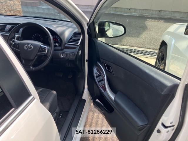 Toyota PREMIO 2016-11 8316409-12