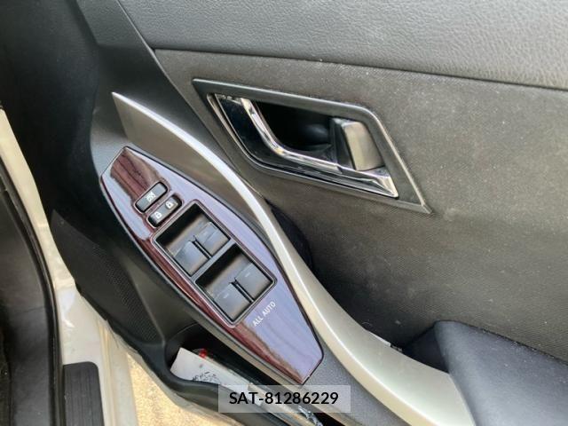 Toyota PREMIO 2016-11 8316409-13