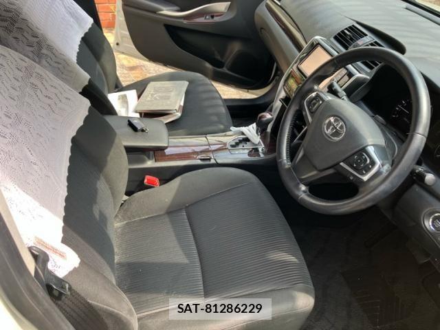 Toyota PREMIO 2016-11 8316409-17