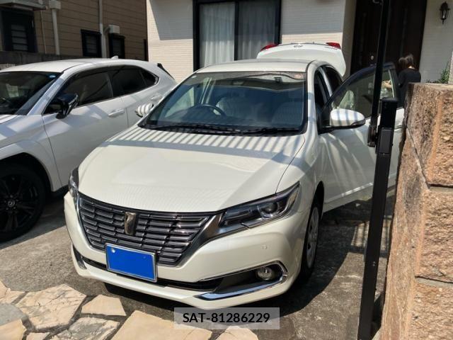 Toyota PREMIO 2016-11 8316409-1