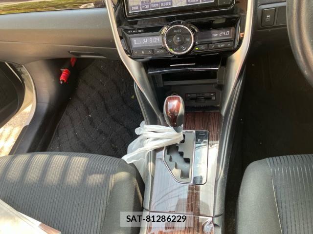 Toyota PREMIO 2016-11 8316409-21