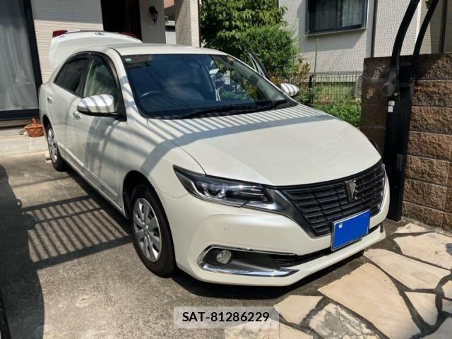 Toyota PREMIO 2016-11 8316409-2