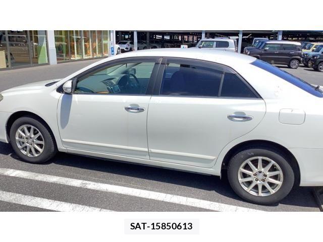 Toyota PREMIO 2010-02 8337403-2