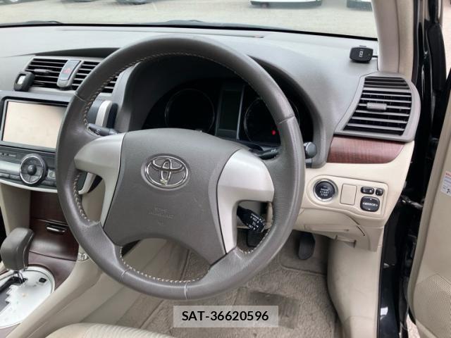 Toyota PREMIO 2011-08 8414407-17