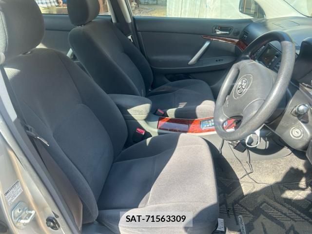 Toyota PREMIO 2005-02 8414411-6