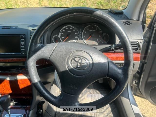 Toyota PREMIO 2005-02 8414411-8