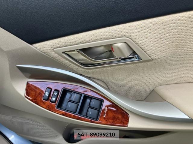 Toyota PREMIO 2015-10 8458202-12
