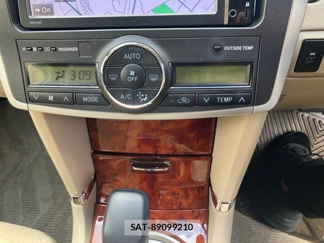 Toyota PREMIO 2015-10 8458202-17