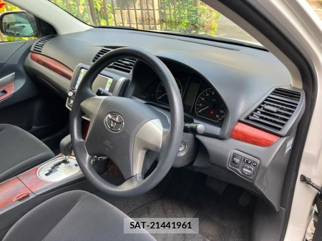 Toyota PREMIO 2011-11 8628380-10