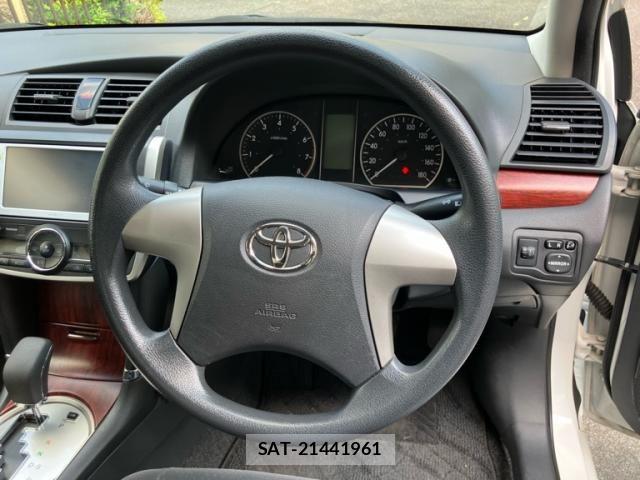 Toyota PREMIO 2011-11 8628380-11