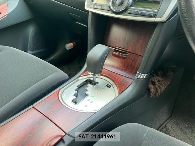 Toyota PREMIO 2011-11 8628380-13