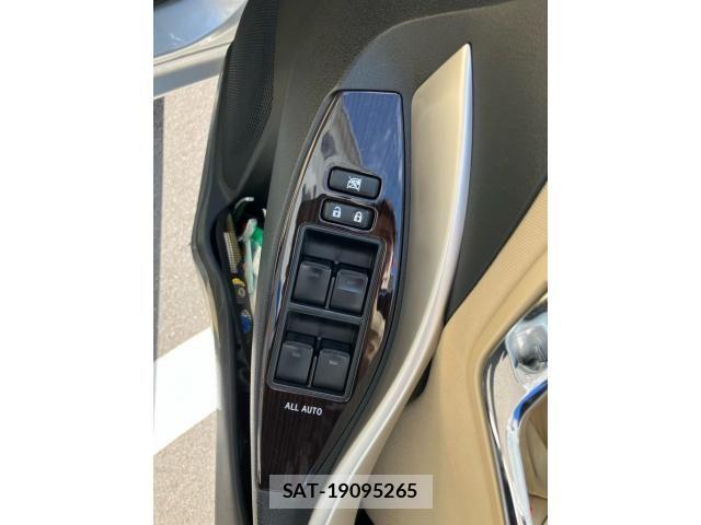 Toyota PREMIO 2020-02 8628381-12