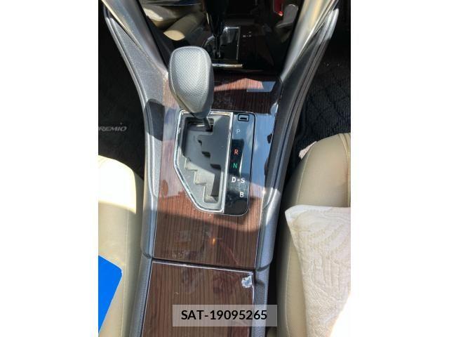 Toyota PREMIO 2020-02 8628381-17