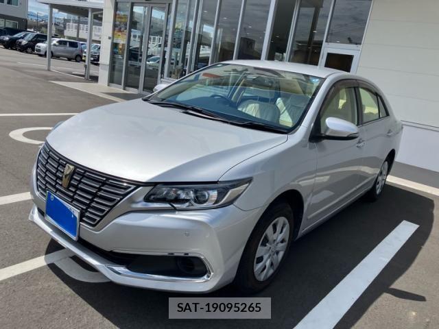 Toyota PREMIO 2020-02 8628381-1