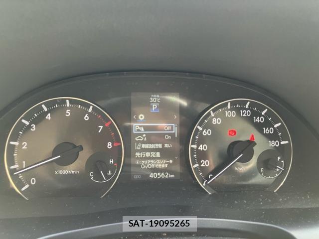 Toyota PREMIO 2020-02 8628381-23