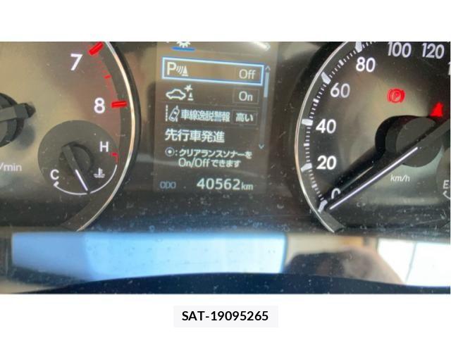 Toyota PREMIO 2020-02 8628381-25