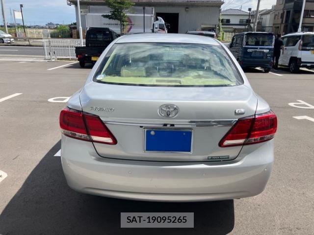 Toyota PREMIO 2020-02 8628381-3