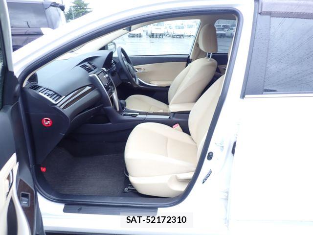 Toyota PREMIO 2019-07 8666739-22